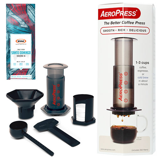 https://www.koffieservicehaaglanden.nl/wp-content/uploads/2021/02/Aerobie-Aeropress-Coffee-Maker-2020-met-Bristot-Santo-Domingo-koffiebonen.jpg