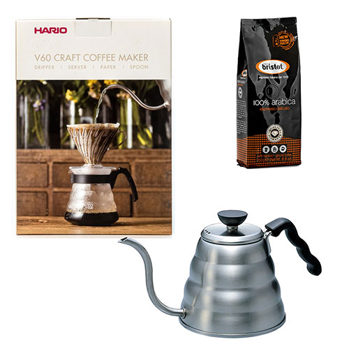 https://www.koffieservicehaaglanden.nl/wp-content/uploads/2021/02/Hario-V60-Craft-Coffee-Maker-Kit-Hario-V60-Buono-Waterketel-1.2-liter-Bristot-Diamante-100-Arabica-gemalen-koffie.jpg